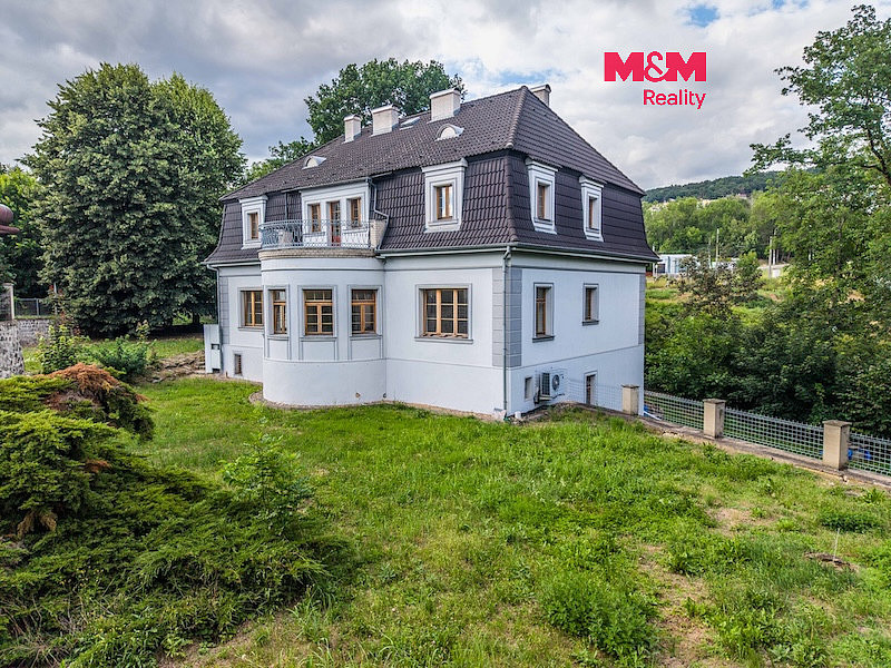 Prodej domu 284 m² s pozemkem 2 441 m²
