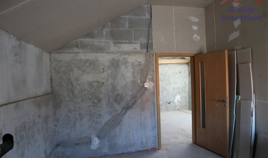 Prodej domu 114 m² s pozemkem 66 m², Smečno – náhled fotky 13