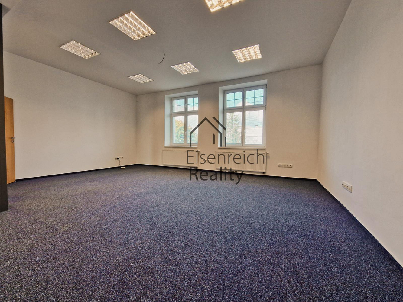 Pronájem kanceláře 250 m² – fotografie 4