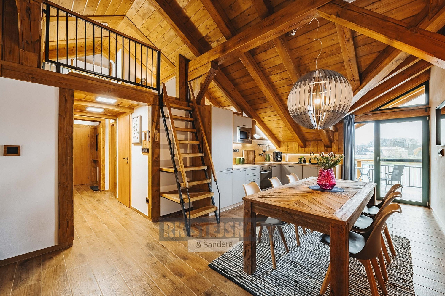 Pronájem bytu 4+kk 116 m² – fotografie 3
