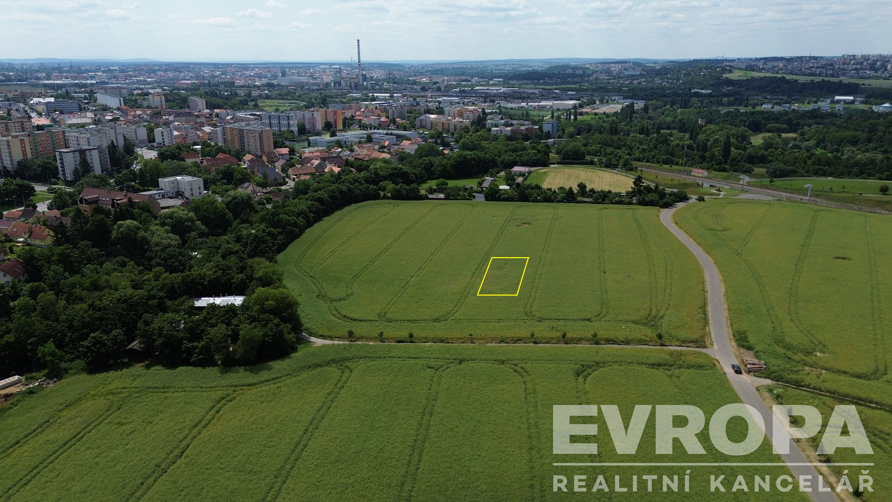 Prodej stavebního pozemku 992 m² – fotografie 2