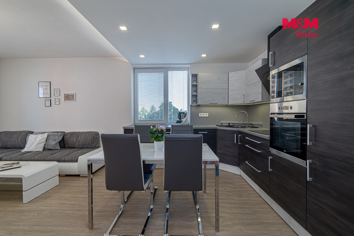 Pronájem bytu 3+kk 87 m² – fotografie 2