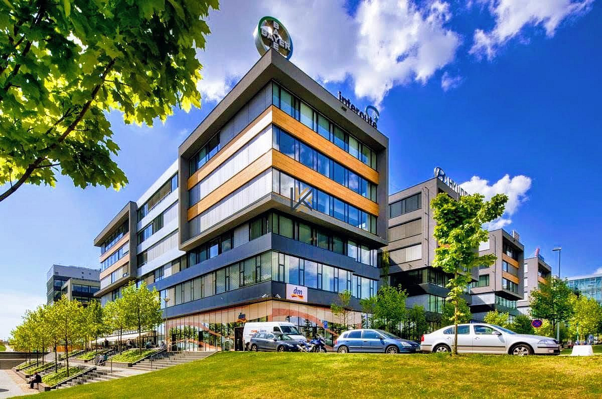 Pronájem kanceláře 2 427 m²
