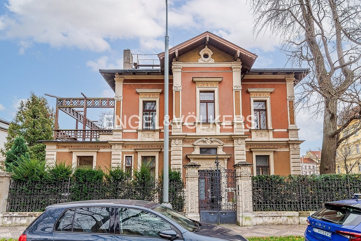 Prodej domu 400 m² s pozemkem 915 m²