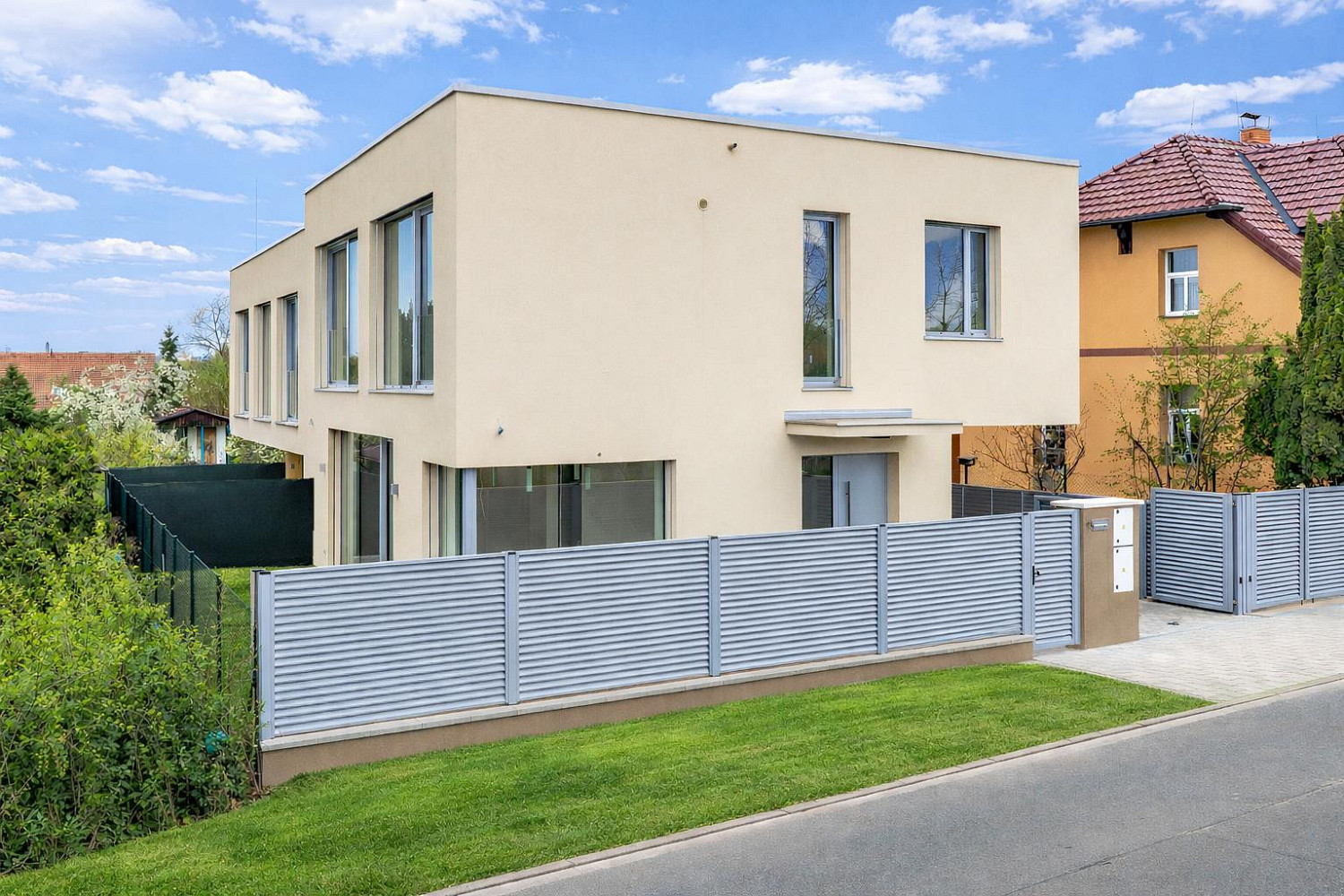 Prodej domu 126 m² s pozemkem 175 m² — photo 2