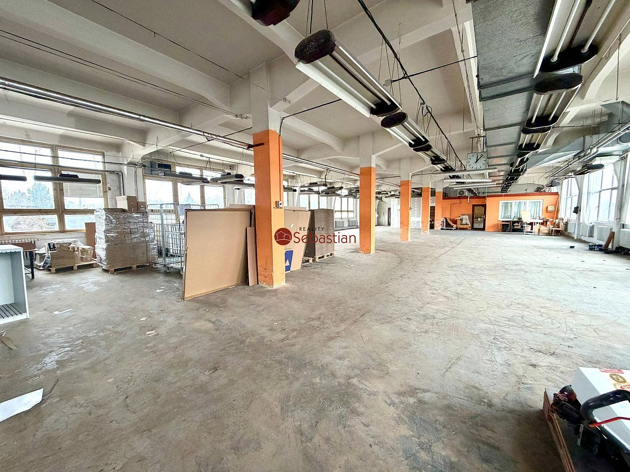 Pronájem obchodních prostor 1 000 m² — photo 4
