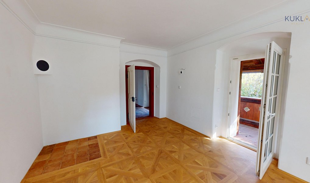 Prodej domu 380 m² s pozemkem 1 805 m², Vyklantice – náhled fotky 2