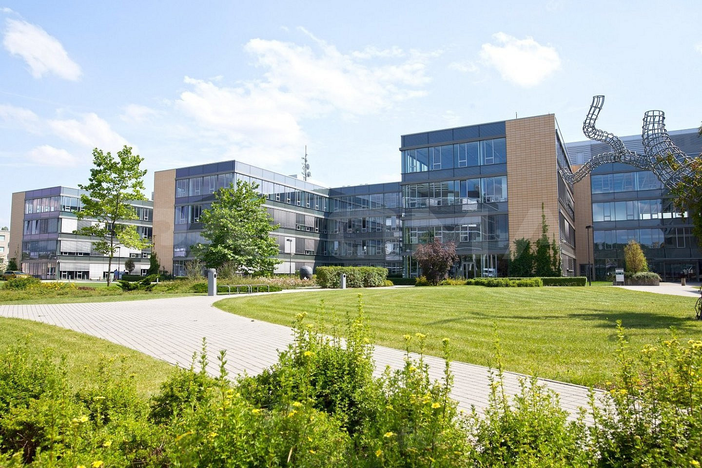 Pronájem kanceláře 1 261 m²