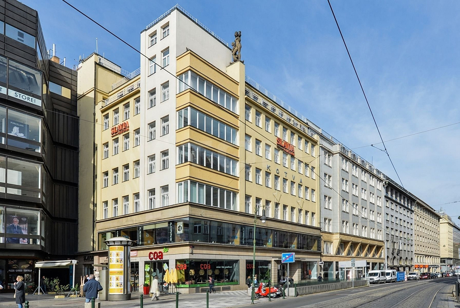 Pronájem kanceláře 296 m²