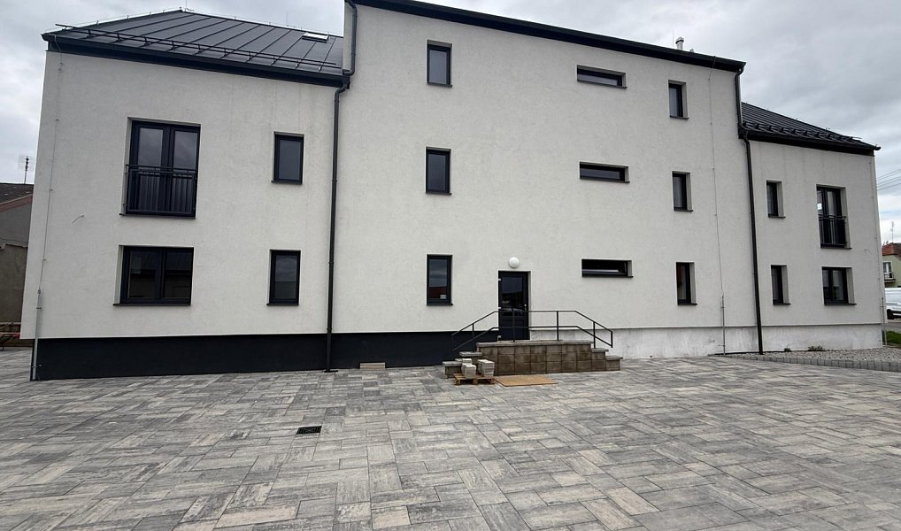 Pronájem bytu 1+kk 54 m², Úherce – náhled fotky 11