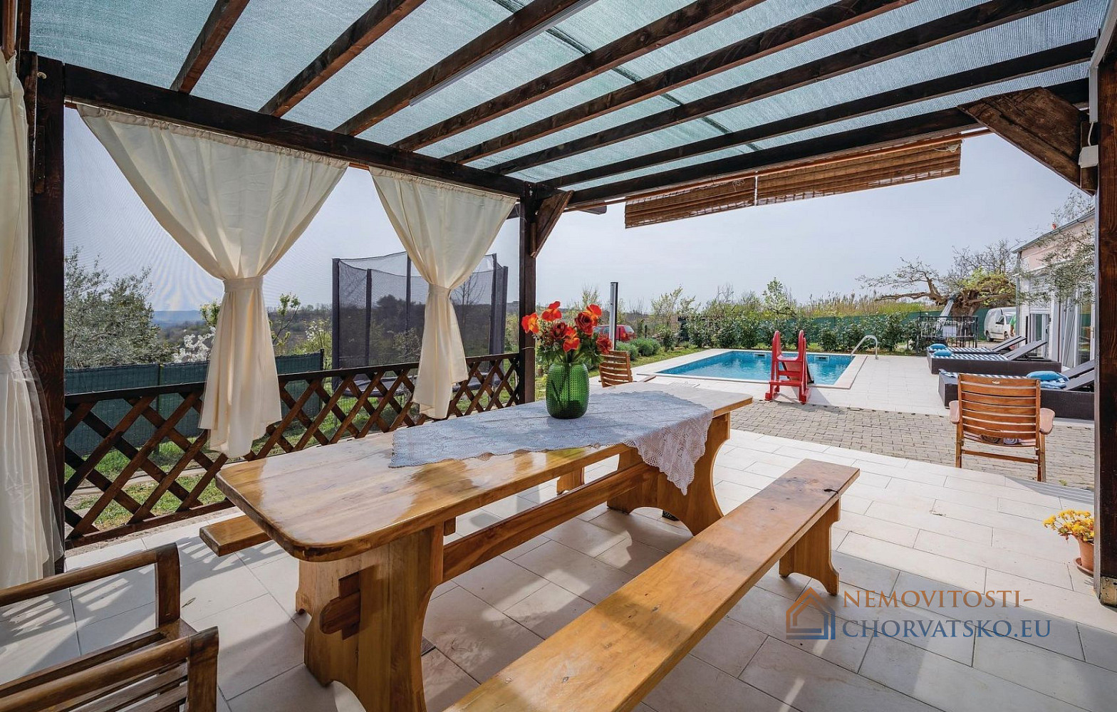 Prodej domu 220 m² s pozemkem 500 m² – pohled 4