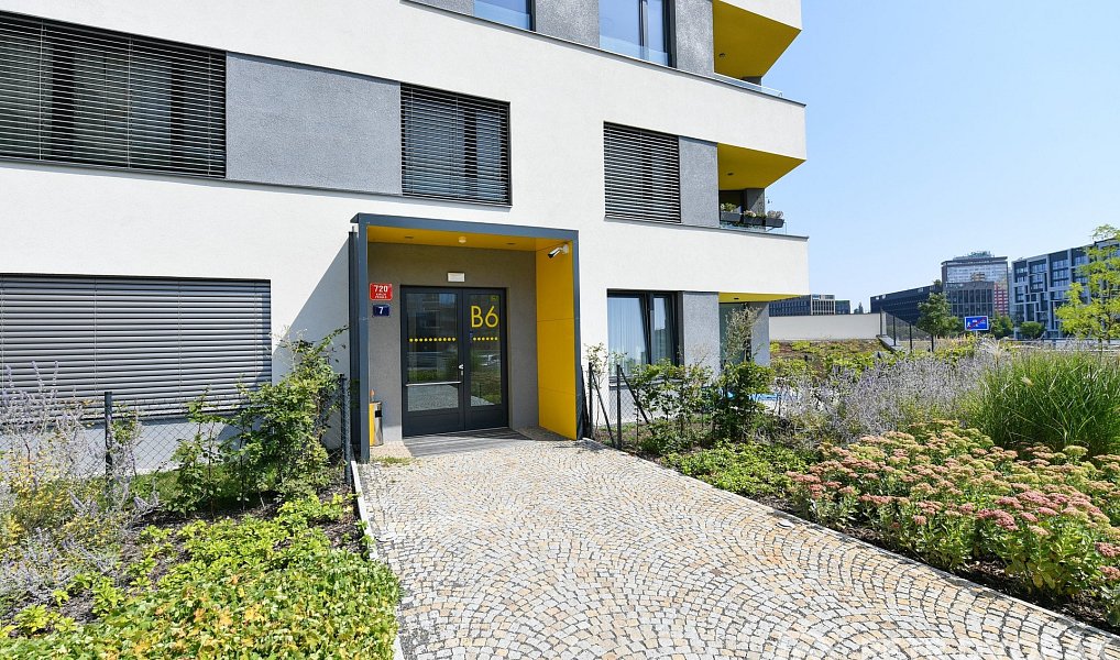 Pronájem bytu 2+kk 58 m², Praha – náhled fotky 23
