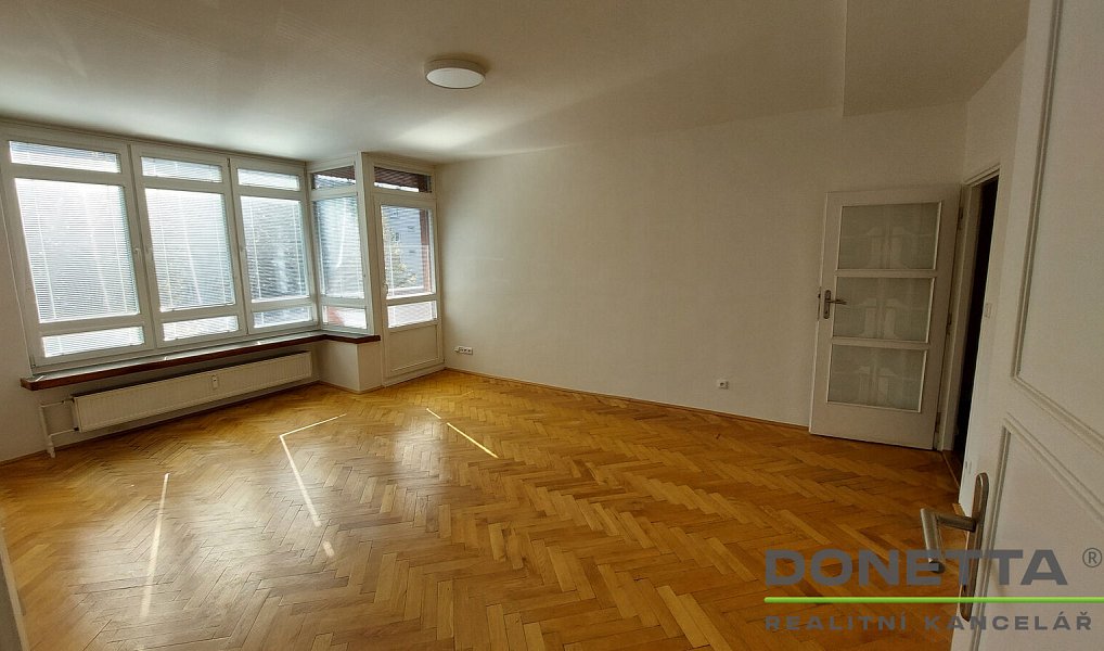 Pronájem bytu 3+1 88 m², Hradec Králové – náhled fotky 2