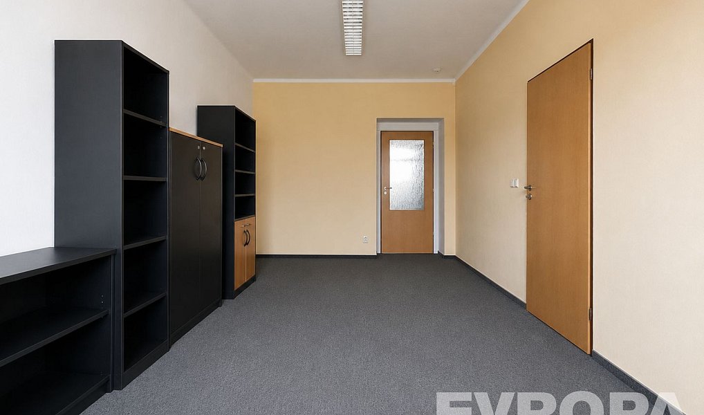 Pronájem kanceláře 67 m², Hradec Králové – náhled fotky 4