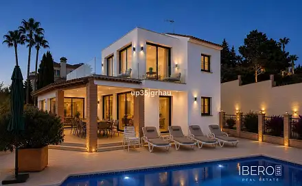 Prodej domu 400 m² s pozemkem 3 500 m², Estepona, Španělsko