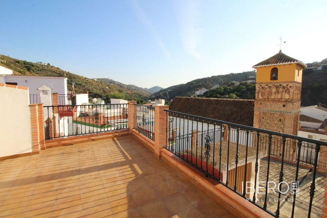 Prodej domu 200 m² s pozemkem 200 m²