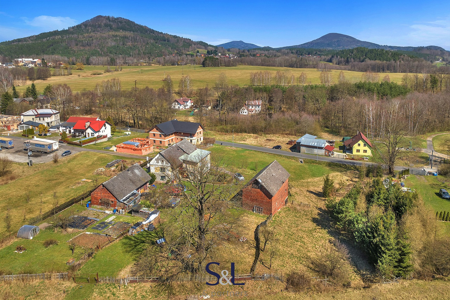 Prodej stavebního pozemku 2 960 m²