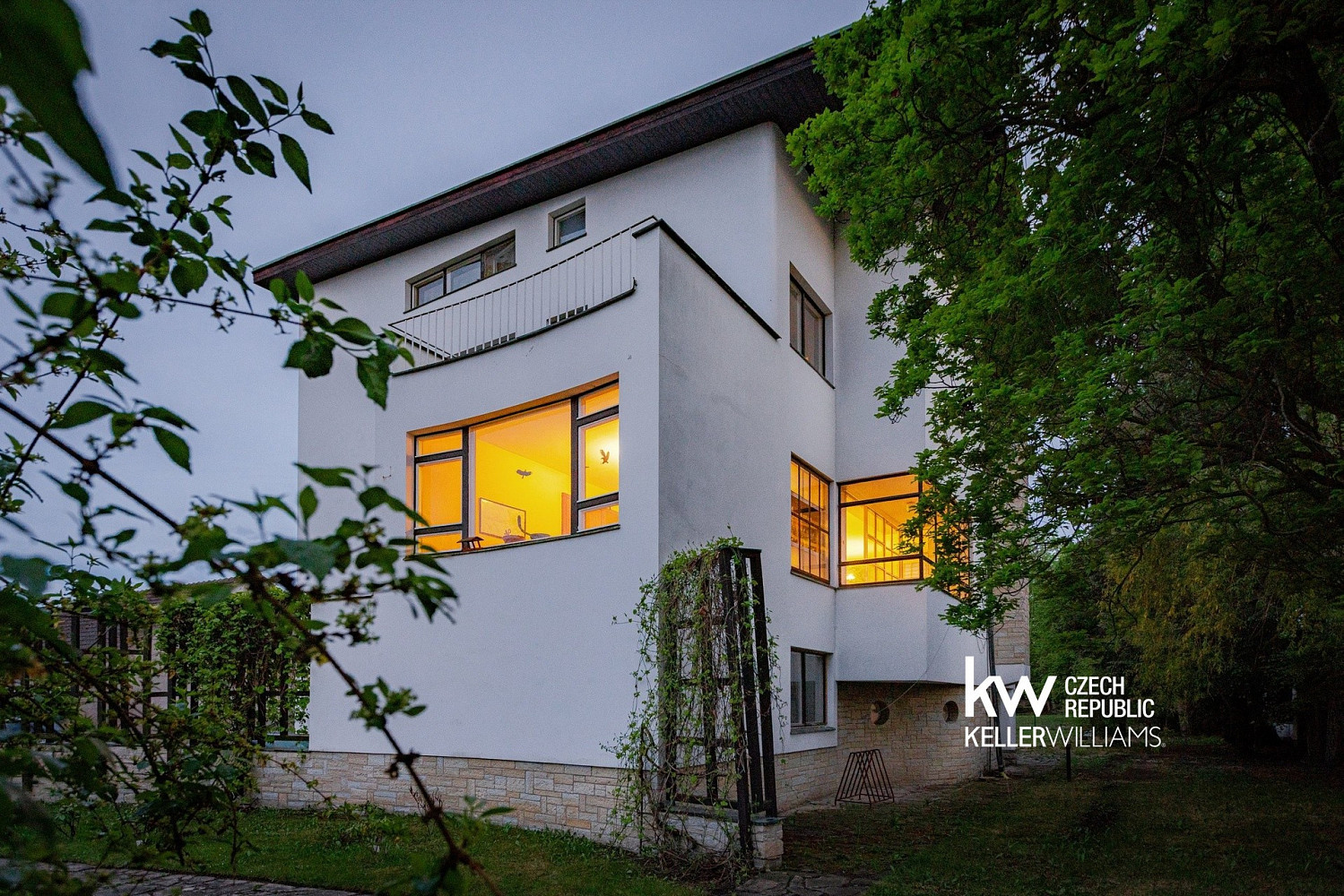 Prodej domu 450 m² s pozemkem 2 523 m²