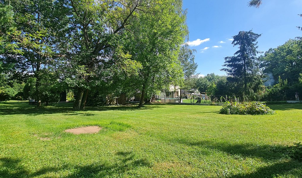 Prodej stavebního pozemku 1 018 m², Úvaly – náhled fotky 2