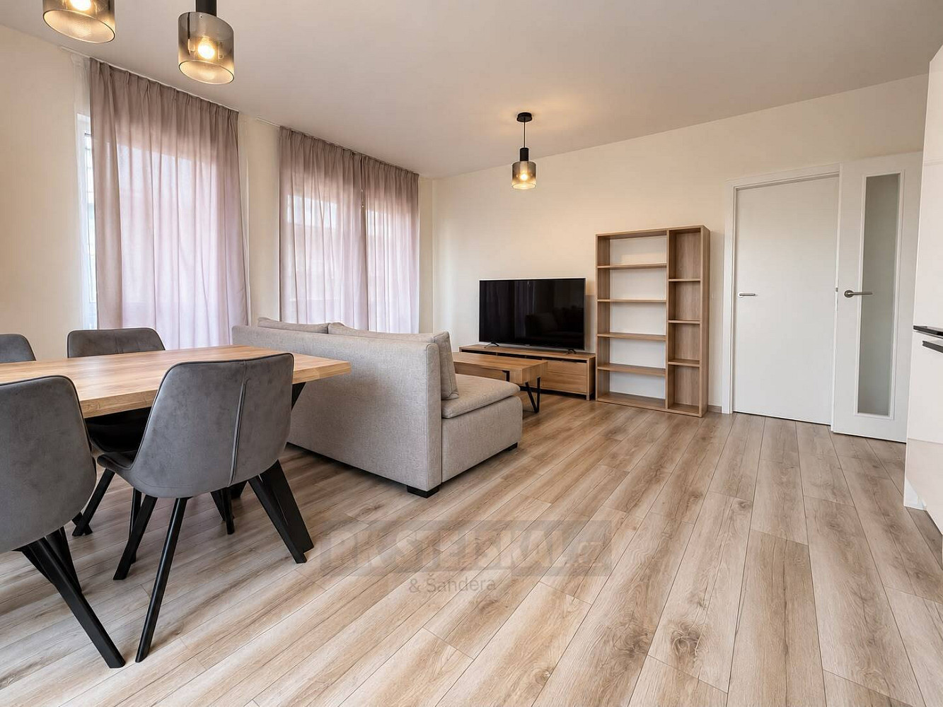 Pronájem bytu 2+kk 56 m² – fotografie 4