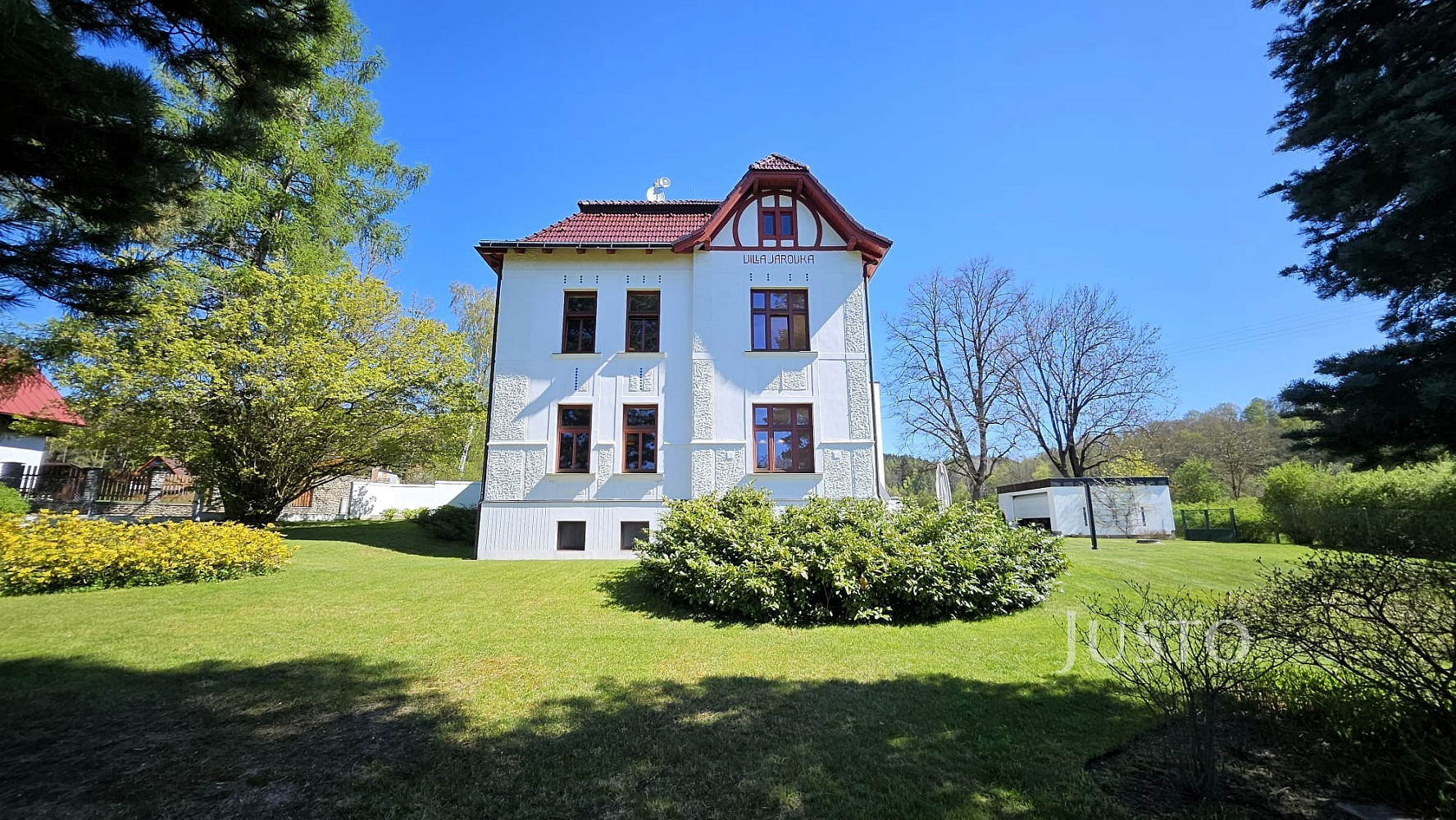 Prodej domu 257 m² s pozemkem 1 742 m²