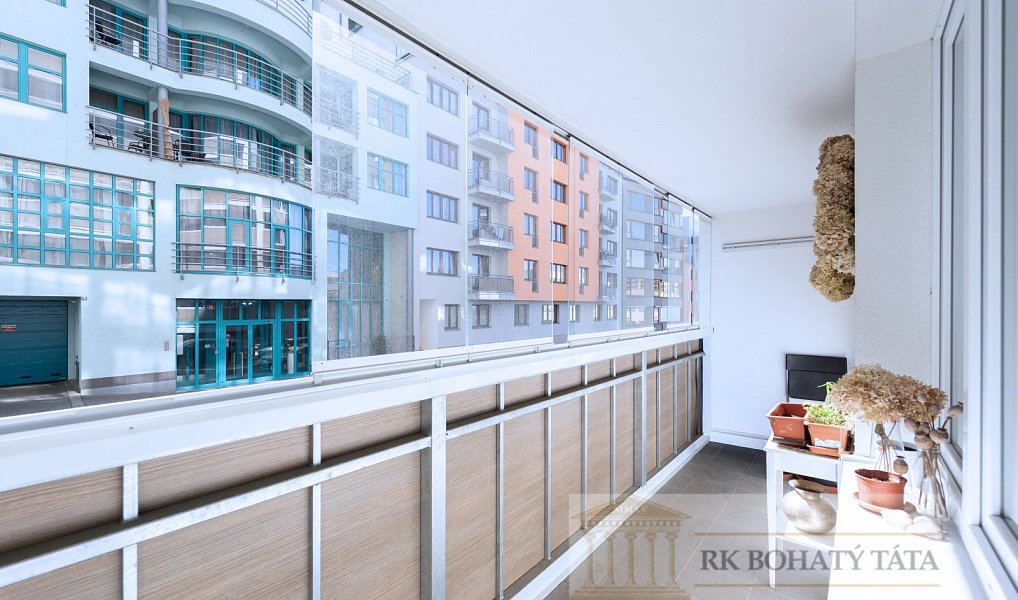 Prodej bytu 3+kk 70 m², Praha – náhled fotky 2
