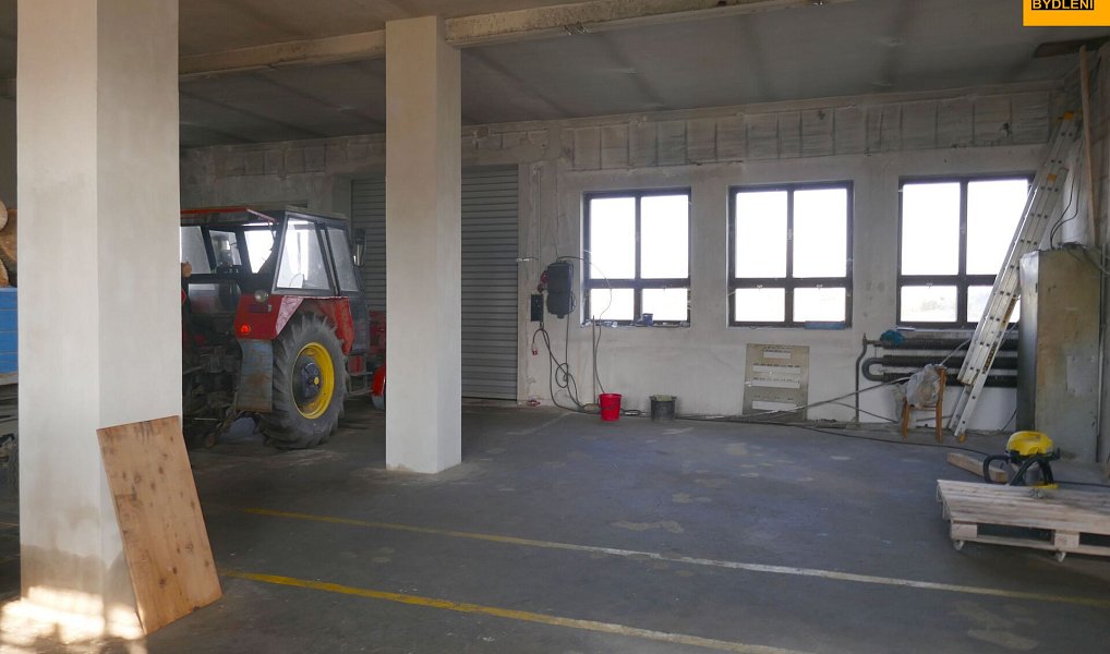 Prodej výrobních prostor 3 983 m², Moravec – náhled fotky 10