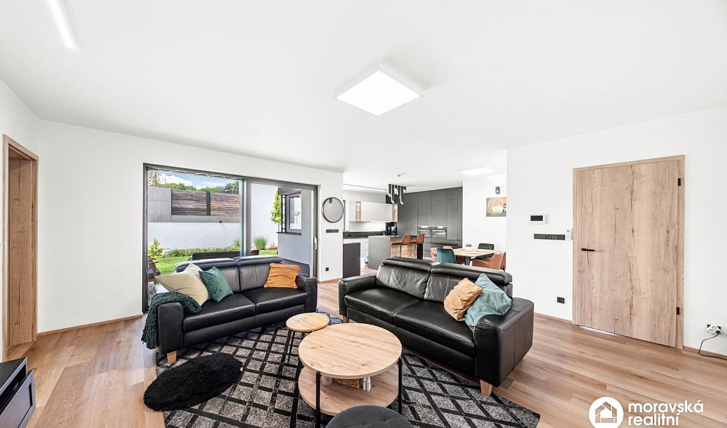 Prodej domu 199 m² s pozemkem 700 m², Hajany – náhled fotky 8