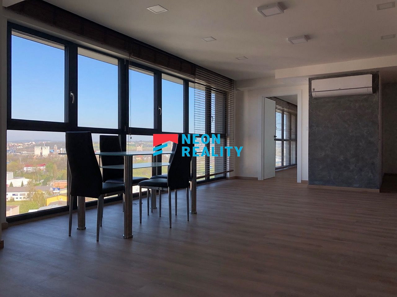 Pronájem bytu 3+kk 115 m² — photo 2