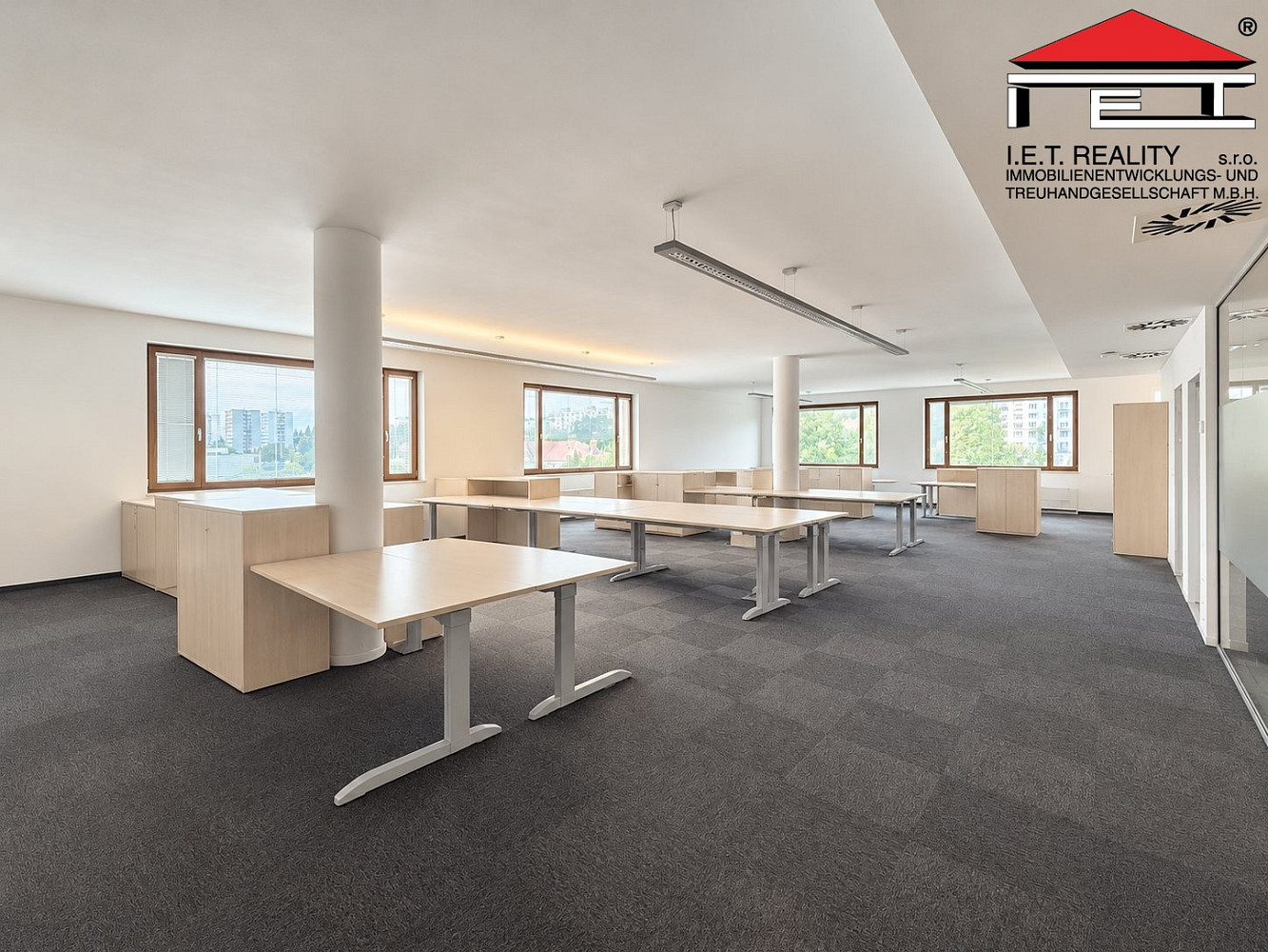 Pronájem kanceláře 272 m²