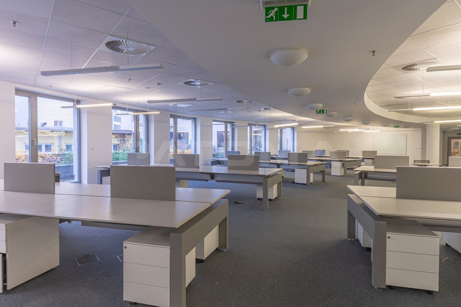 Pronájem kanceláře 379 m² – fotografie 2