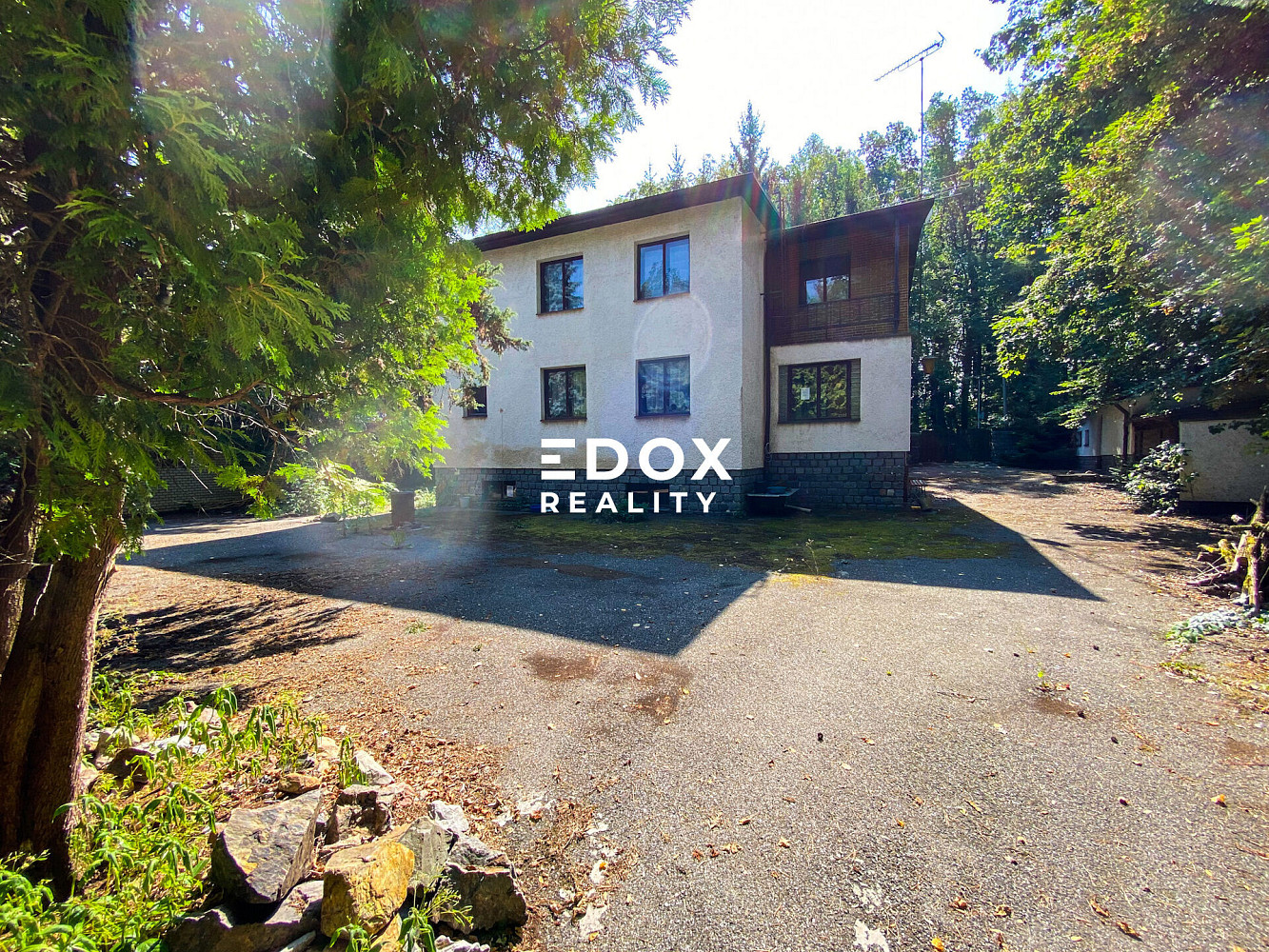 Prodej domu 300 m² s pozemkem 2 228 m²