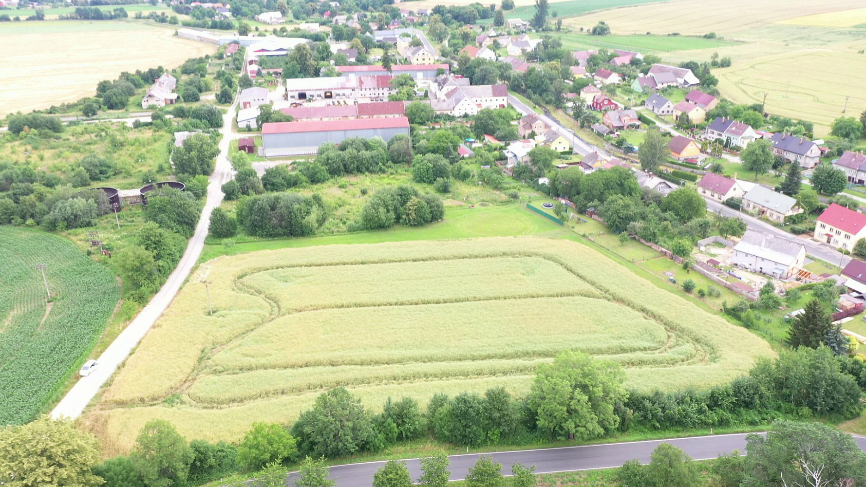 Prodej komerčního pozemku 21 716 m²