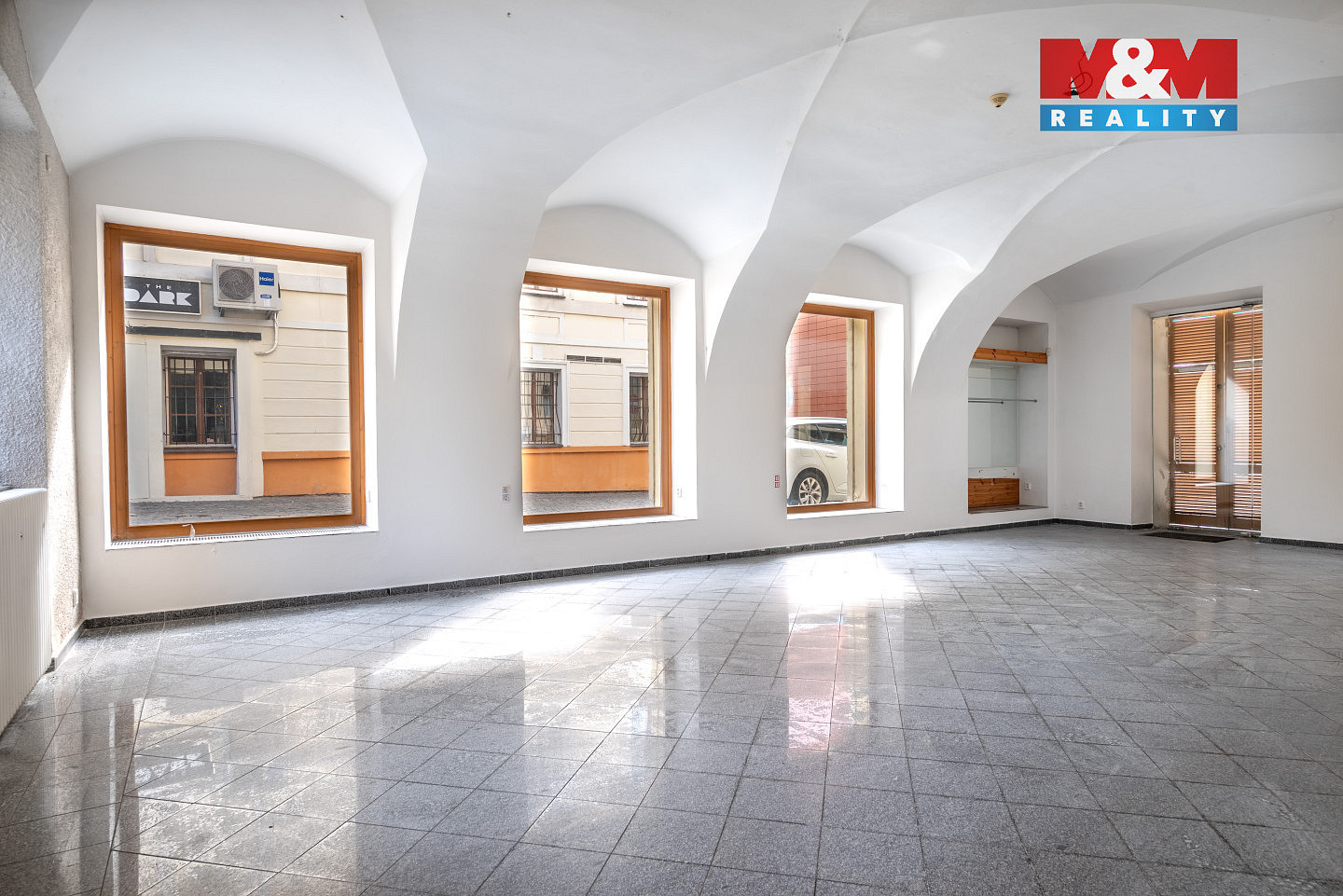 Pronájem obchodních prostor 142 m² — photo 2