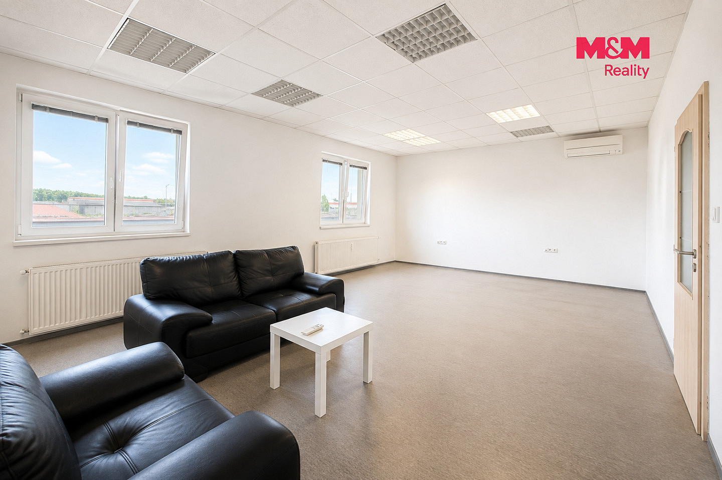Pronájem kanceláře 35 m² – fotografie 3