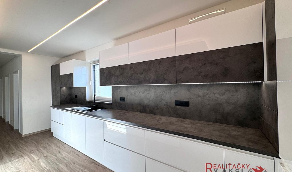 Prodej domu 208 m² s pozemkem 848 m², Dolní Dunajovice – náhled fotky 7