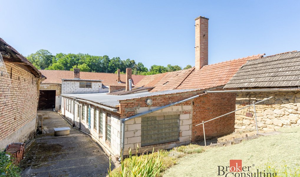 Prodej domu 250 m² s pozemkem 2 232 m², Kožušice – náhled fotky 3