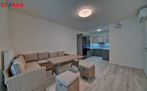 Pronájem bytu 2+kk 48 m², V Kolonii, Nymburk