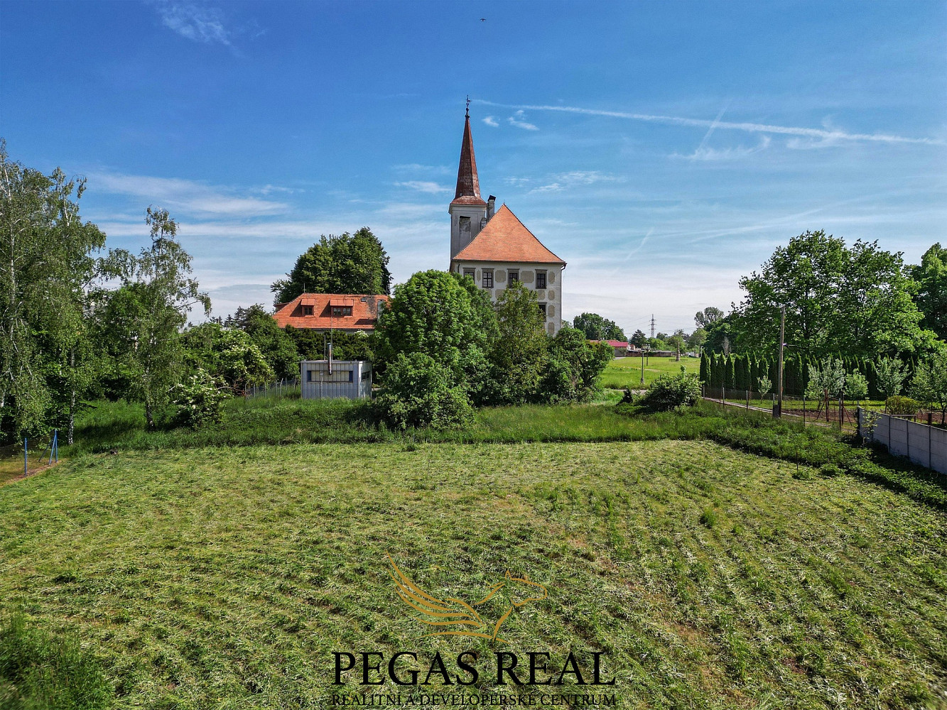 Prodej stavebního pozemku 2 365 m² – pohled 2