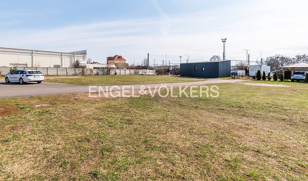 Pronájem komerčního pozemku 2 593 m², Praha – náhled fotky 2