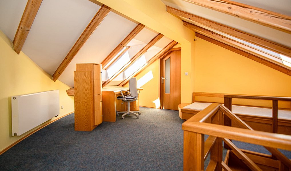 Prodej domu 560 m² s pozemkem 2 497 m², Černošice – náhled fotky 23