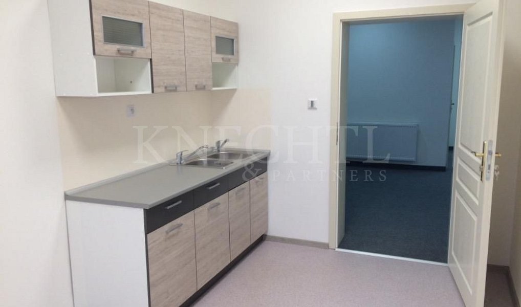 Pronájem kanceláře 41 m², Ostrov – náhled fotky 2