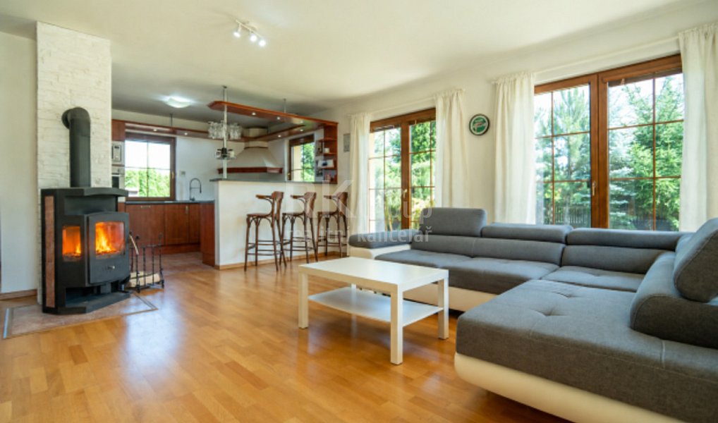 Prodej domu 338 m² s pozemkem 1 259 m², Lány – náhled fotky 2