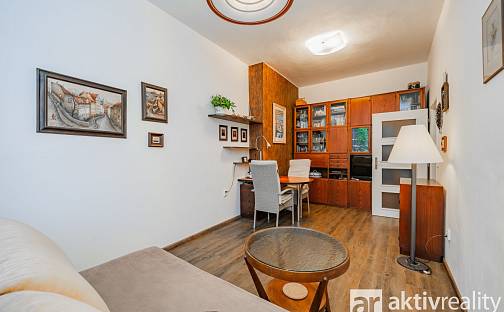 Prodej bytu 1+1 37 m², Vykáňská, Praha 10 - Strašnice