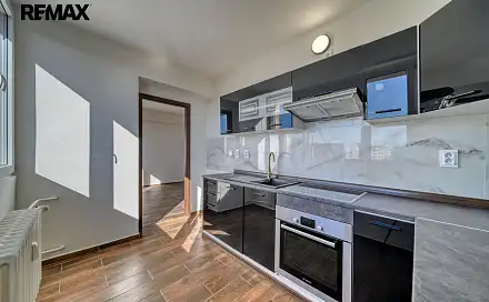 Pronájem bytu 3+1 72 m², Rimavské Soboty, Kolín - Kolín II