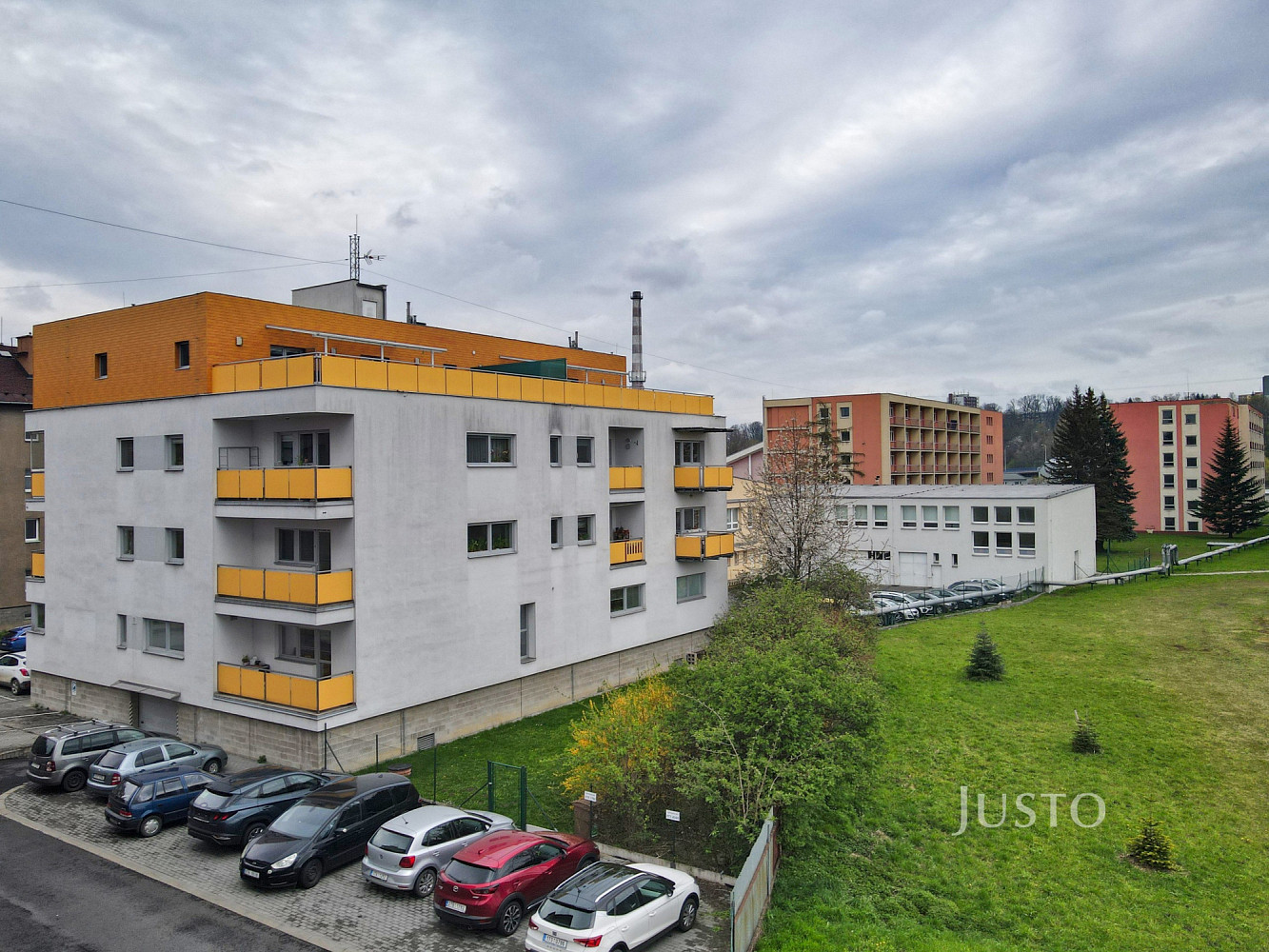 Pronájem garážového stání 16 m2