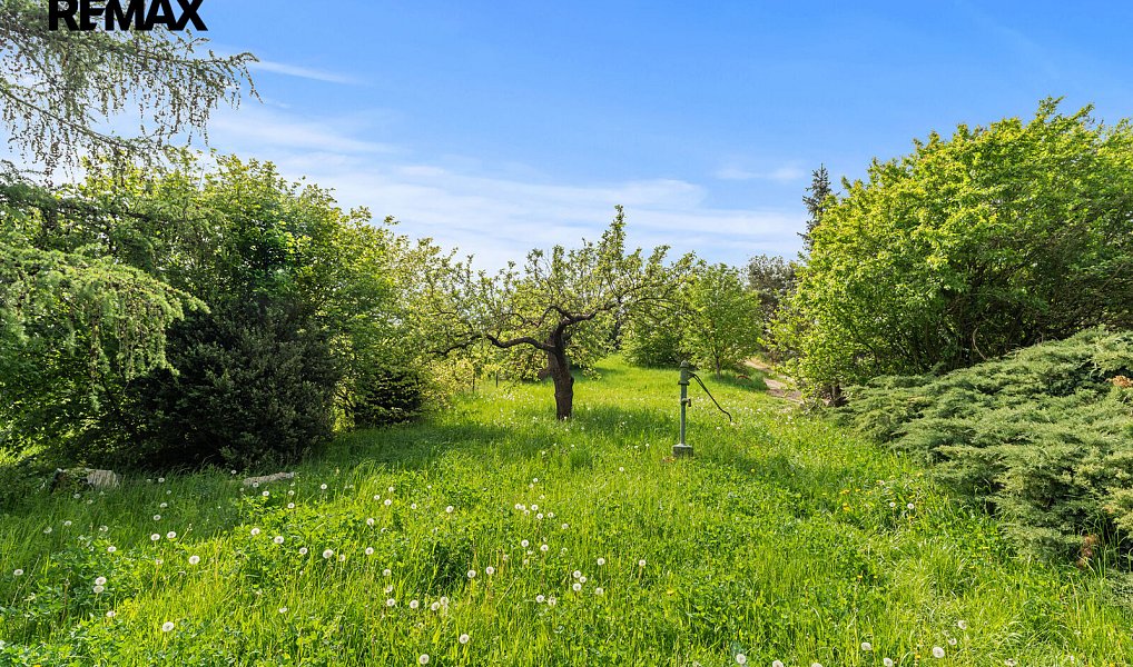 Prodej stavebního pozemku 950 m², Mořina – náhled fotky 9