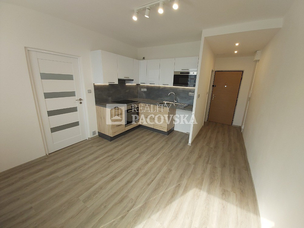 Pronájem bytu 2+kk 35 m² – pohled 2