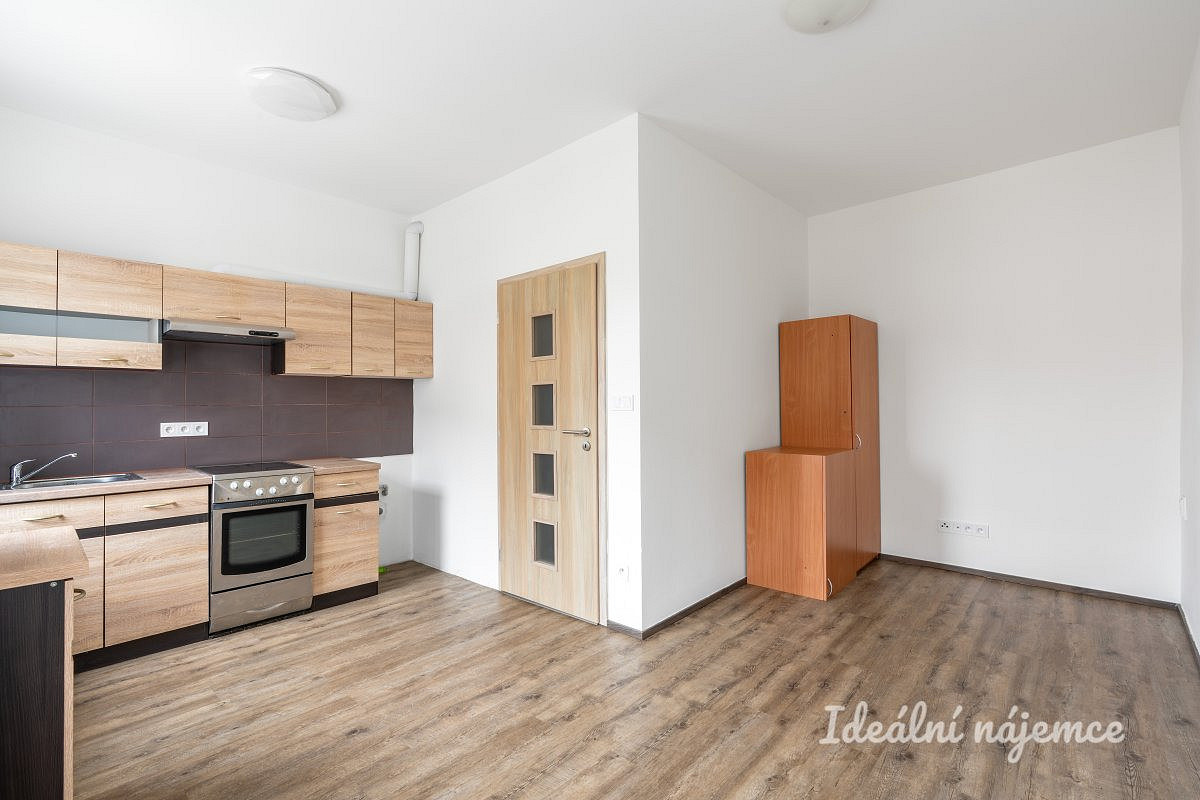 Pronájem bytu 1+kk 24 m² – pohled 3