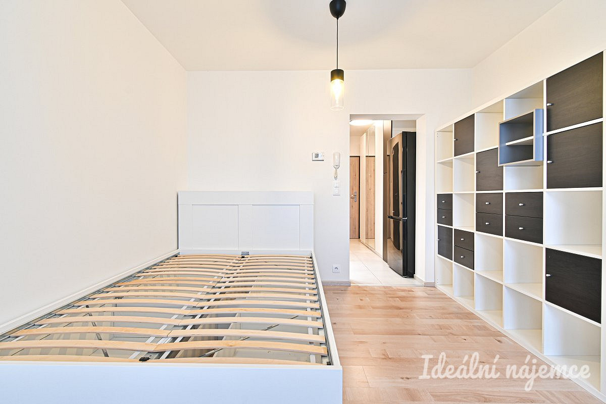 Pronájem bytu 1+1 24 m² — photo 2